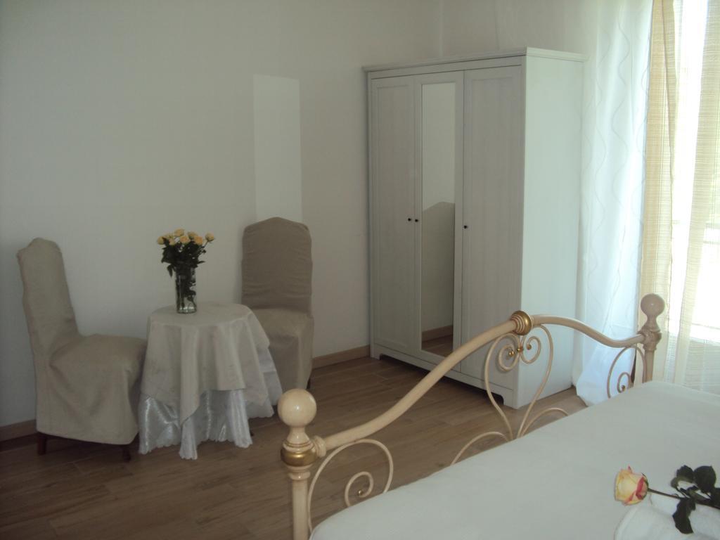 B&B Rosa Del Garda Lazise Rom bilde